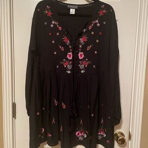 The Pyramid Collection Women’s Black Embroidered Floral Dress M